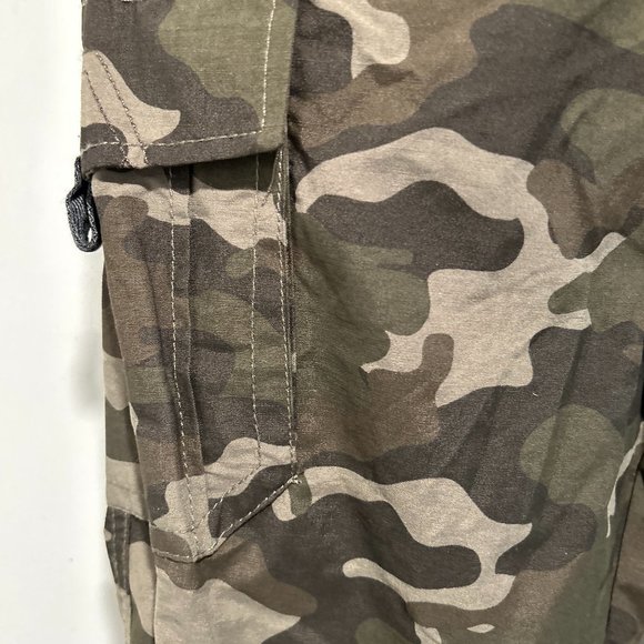 UNIVIBE OLIVE CAMO PANTS BEST OFFER EXCEPTED - Picture 2 of 9